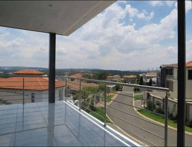 5 BEDROOM HOUSE FOR SALE IN GREENSTONE HILL